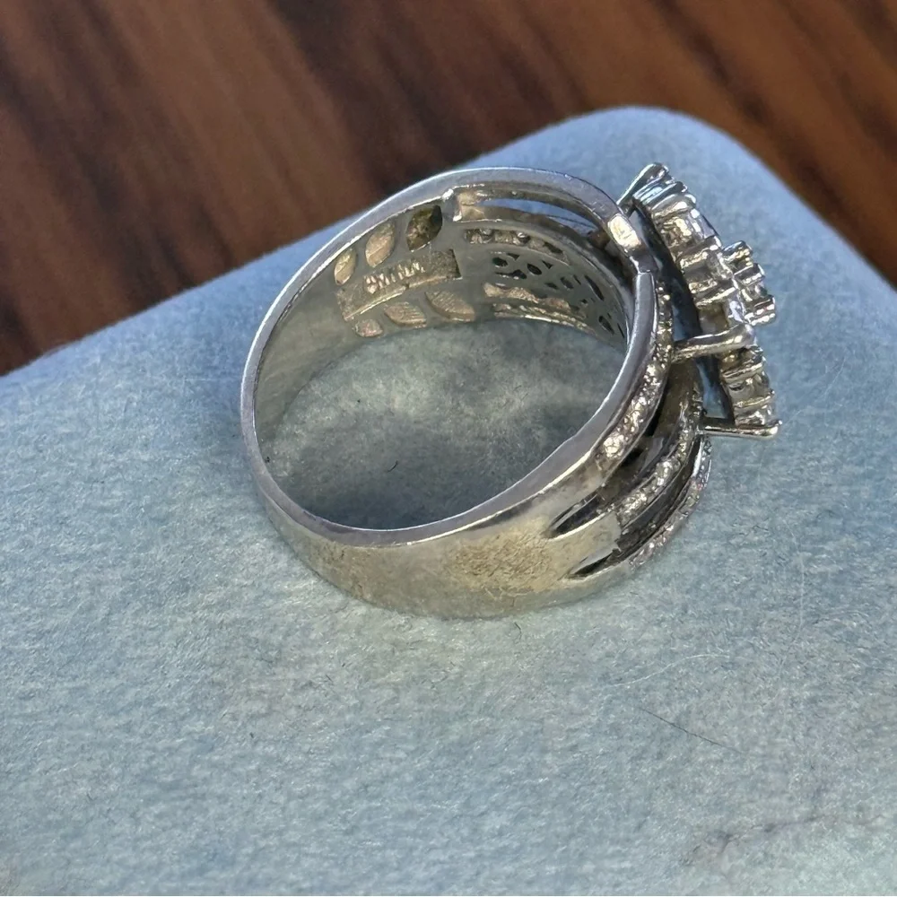Vintage SW Sterling Silver Flower Ring – Size 6 – Marquise & Round CZ - Picture 7 of 10